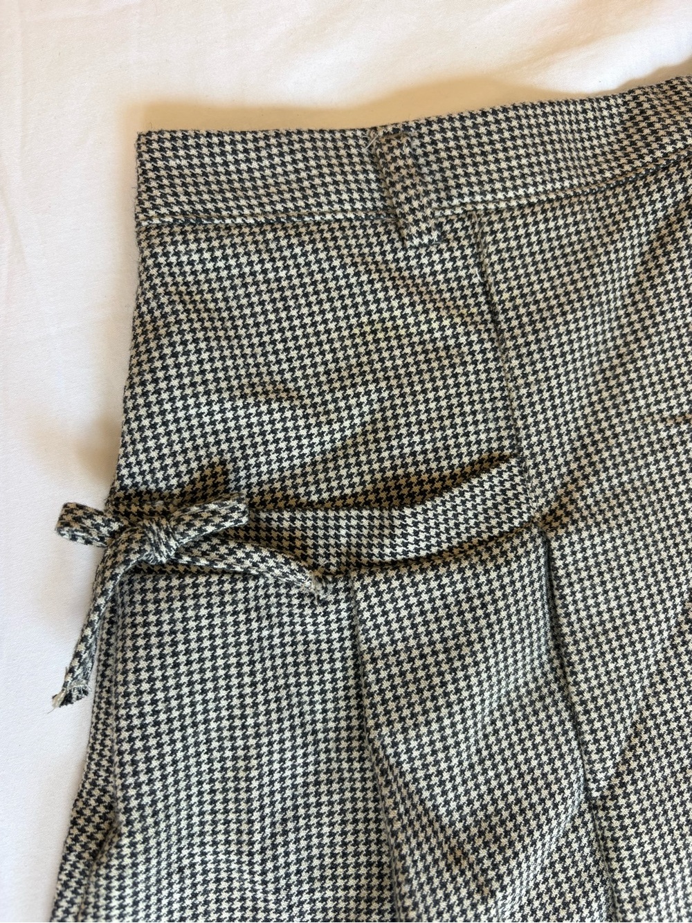 Zara Houndstooth Pleated Mini Skirt with Side Ties - Cream & Black - Picture 4 of 4